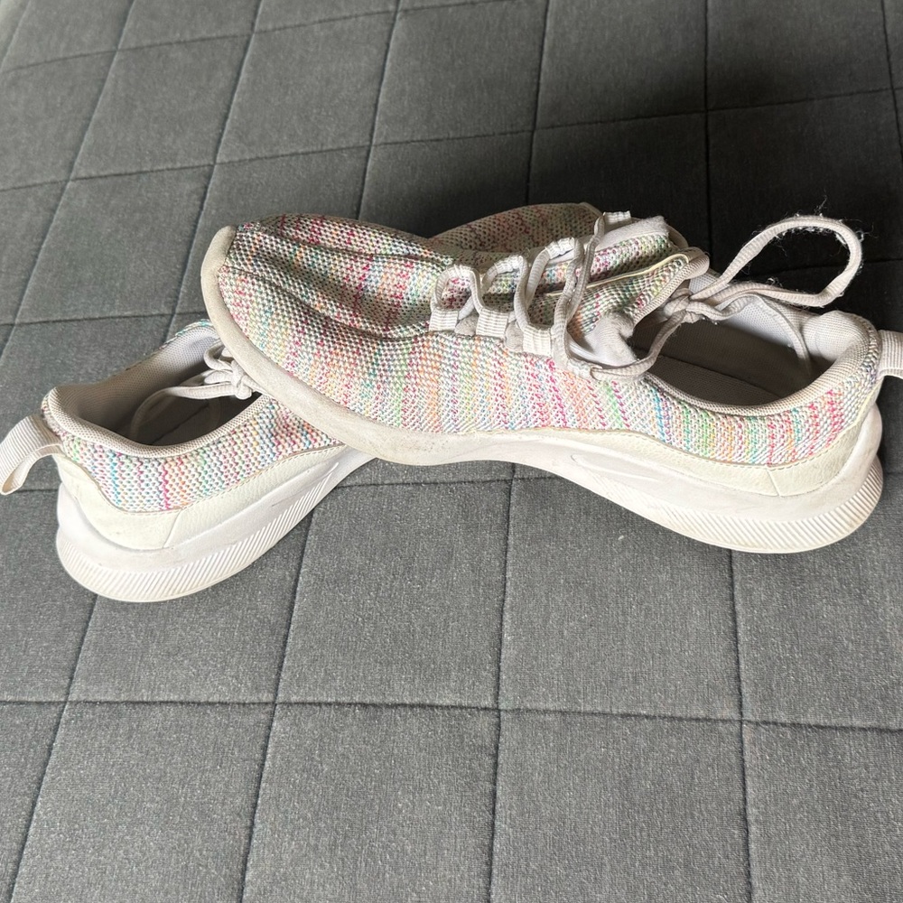 Nike Girls Multicolor Sneakers! - Picture 4 of 5